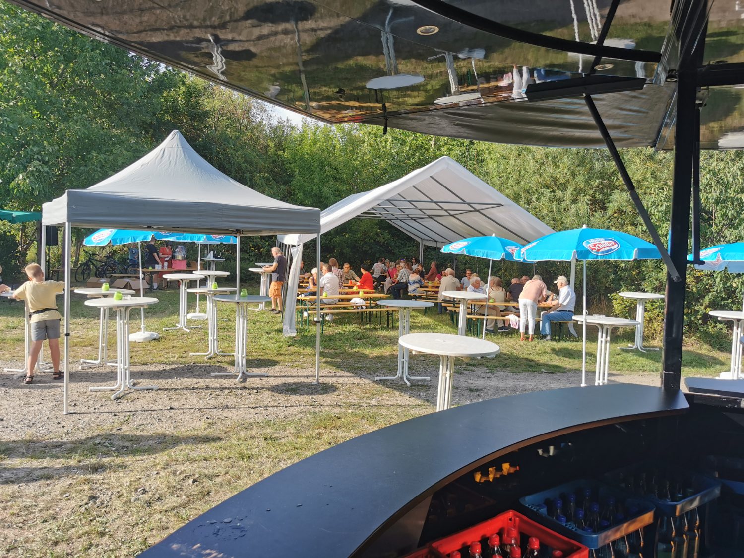 Gäste beim Sommerfest