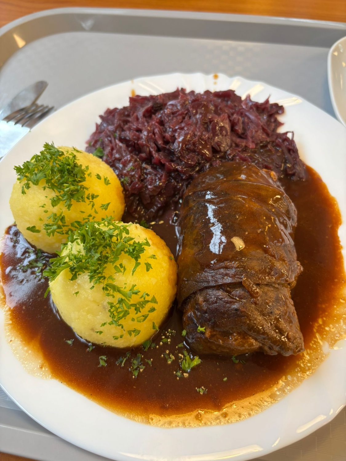 Rinderroulade mit Klößen