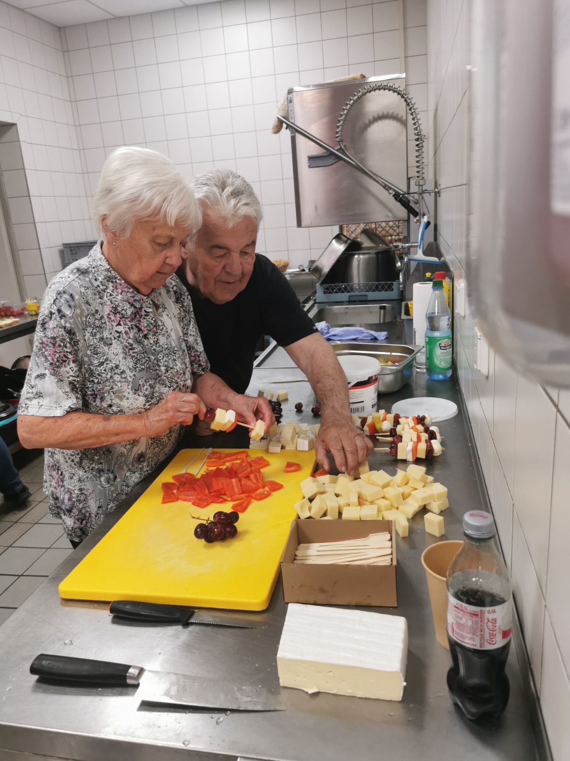 Frische Käse- und Obstspieße